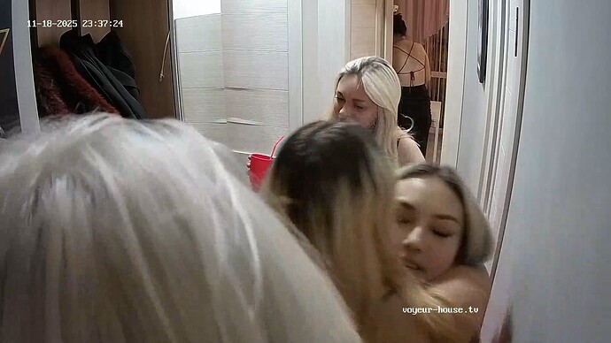 realm123-cam110-1763498506