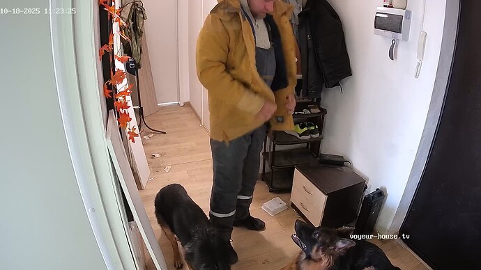 realm111-cam110-1760781340