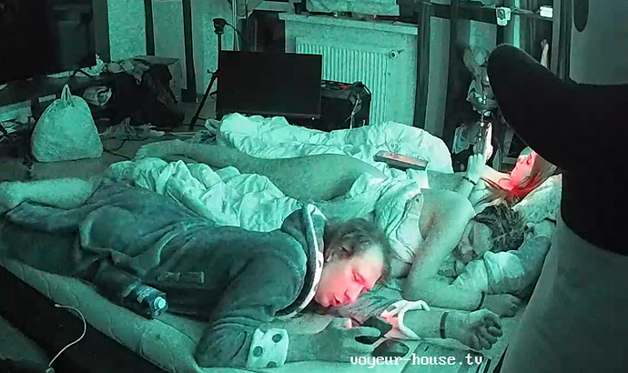 Screenshot 2023-08-13 at 22-13-59 Sophia & Elon camera at Sophia Elon Claudia reallifecam apartment at Voyeur House TV (cam16)