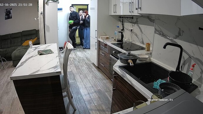 realm126-cam12-1765912152