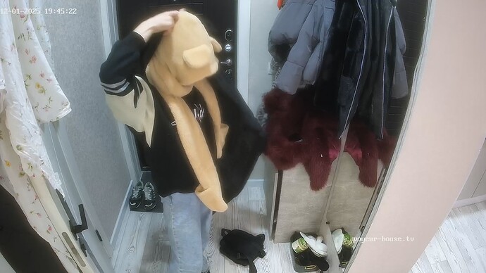 realm56-cam110-1764608096