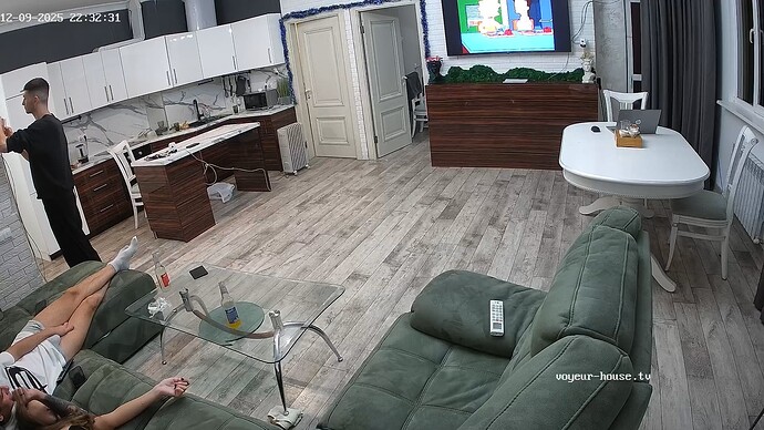 realm126-cam15-1765309113