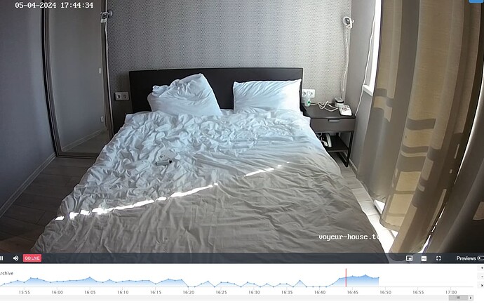 Ashampoo_Snap_samedi 4 mai 2024_16h57m51s_002_Bedroom camera at Fox reallifecam apartment at Voyeur House TV (cam18) - Google Chrome