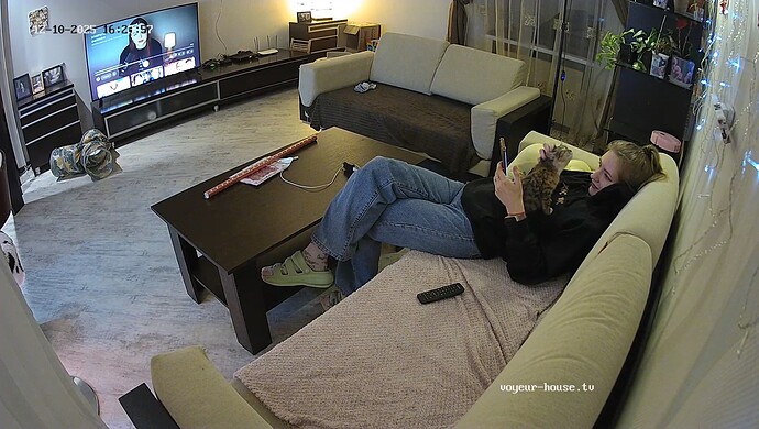 realm64-cam16-1765373081