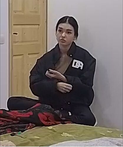 Visitorgirl_230826_baldie_@_Trisha