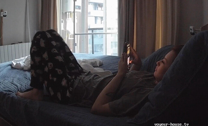 Screenshot 2023-08-25 at 20-25-56 Bedroom camera at Nikki reallifecam apartment at Voyeur House TV (cam16)