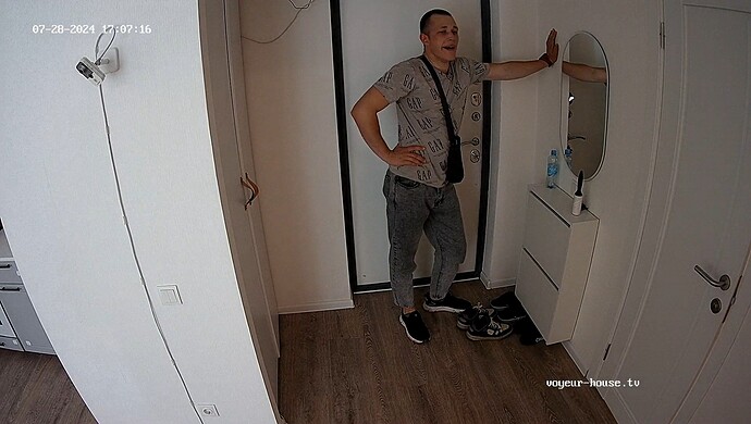 realm2-cam111-1722175632