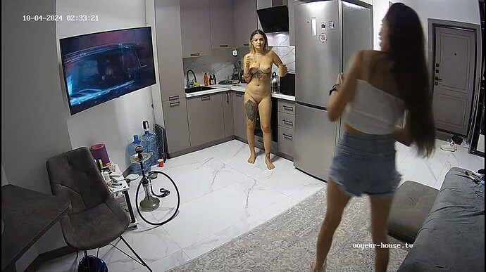 Ashampoo_Snap_vendredi 4 octobre 2024_1h34m0s_005_Kitchen camera at Andreza reallifecam apartment at Voyeur House TV (cam11) - Google Chrome