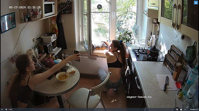 Ashampoo_Snap_lundi 27 mai 2024_14h36m17s_001_Kitchen camera at Ubaldo & Bo reallifecam apartment at Voyeur House TV (cam11) - Google Chrome