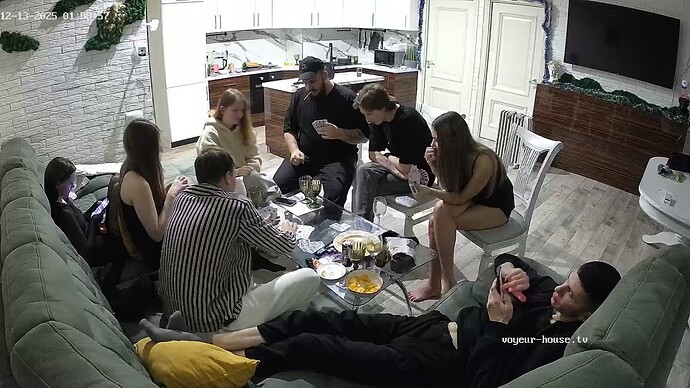 realm126-cam15-1765580377