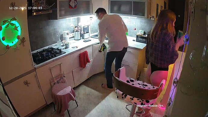 realm64-cam12-1766243690