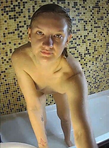 Shana_250810_bathtub_closeup_@_Shana_realm64_01