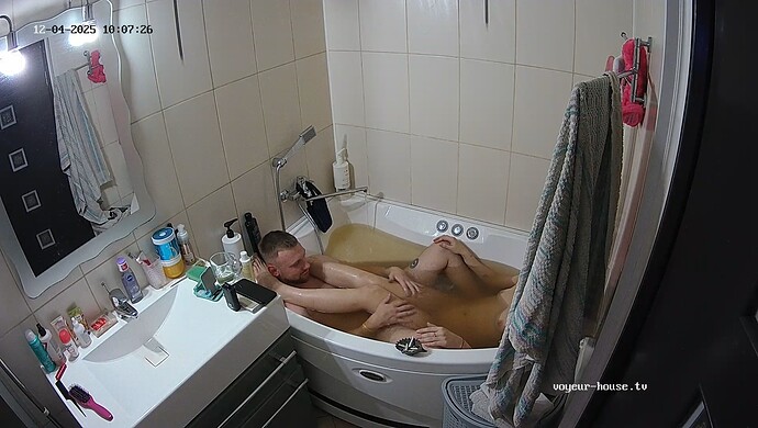 realm64-cam110-1764833073