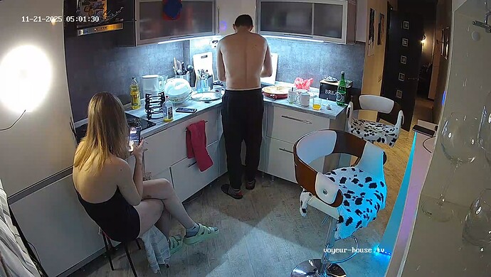 realm64-cam12-1763690523