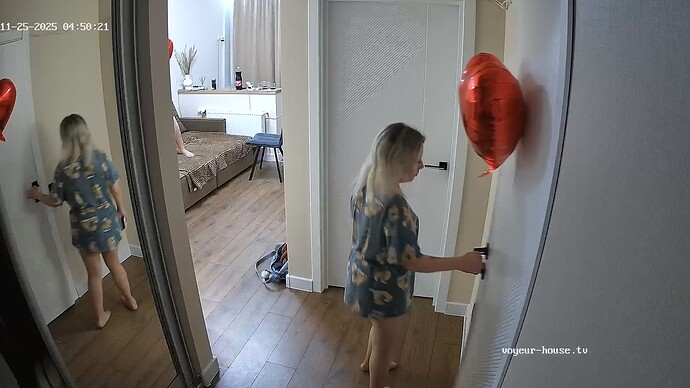 realm125-cam111-1764038432