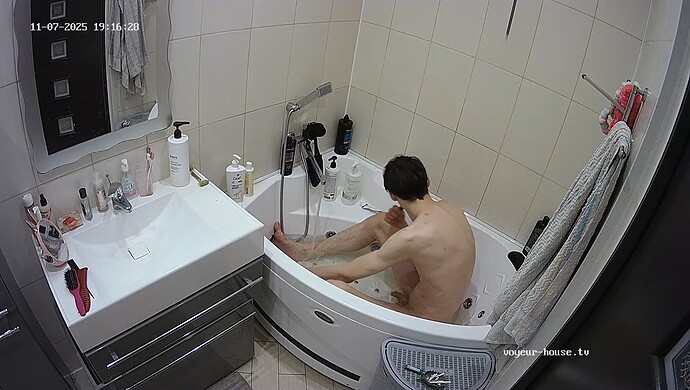 realm64-cam110-1762542206