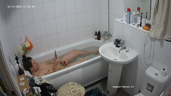 realm87-cam19-1765664777