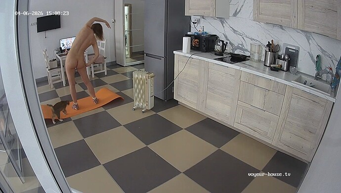 realm64-cam12-1775477895