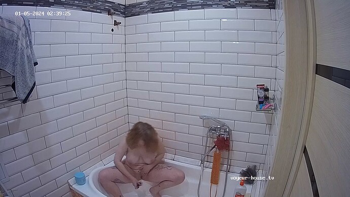 Bee_240105_pussyshave_bathtub_@_Vegas_pussy_realm14-cam112-1704419566