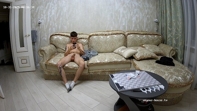 realm122-cam14-1761859029