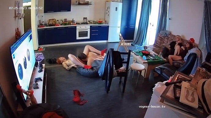 Julia_230725_Briged_makeout_@_Henry_realm18-cam14-1690266949