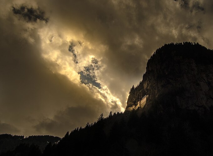 1280px-Sümela_manastırı02