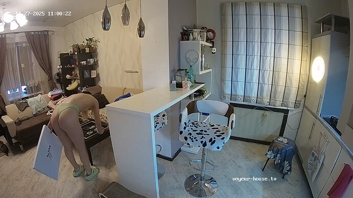 realm64-cam112-1764230456