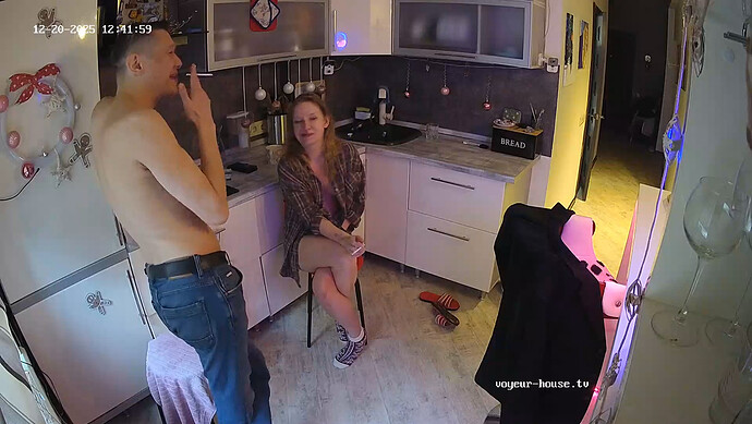 realm64-cam12-1766223755