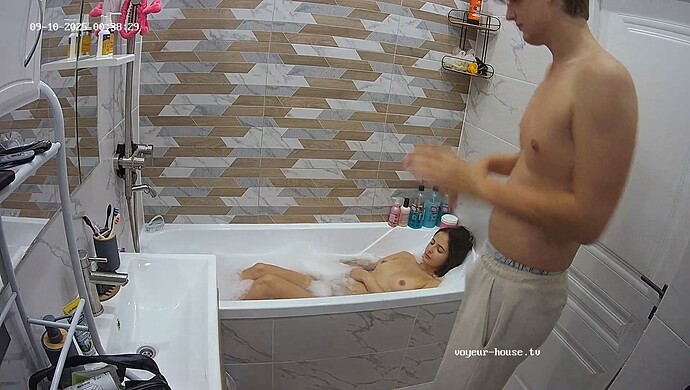 realm42-cam19-1757453941