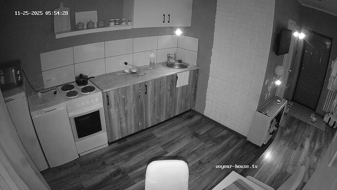 realm107-cam11-1764040251