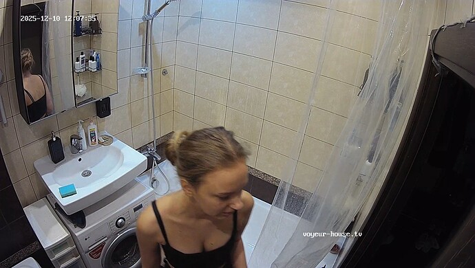 realm7-cam110-1765358407