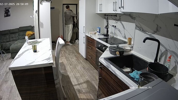 realm126-cam12-1765999274