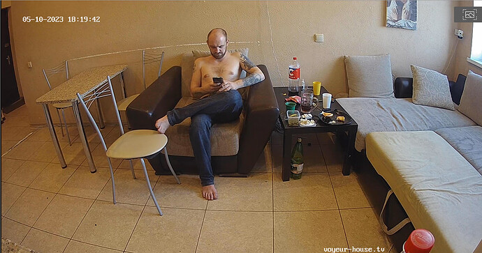 Screenshot 2023-05-10 at 11-26-02 Kitchen camera at Amelie & Lucas reallifecam apartment at Voyeur House TV (cam12)