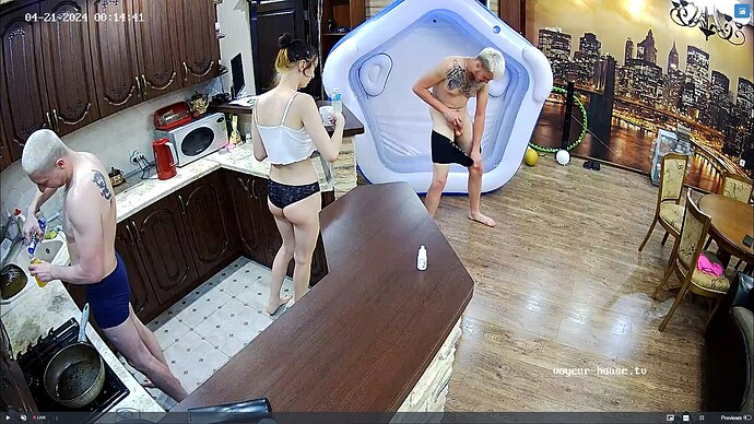 Ashampoo_Snap_samedi 20 avril 2024_23h15m10s_066_Kitchen camera at Yuneska & Radu reallifecam apartment at Voyeur House TV (cam12) - Google Chrome