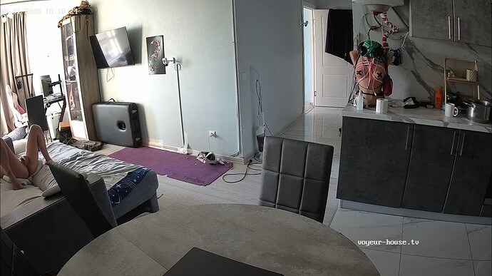Ashampoo_Snap_dimanche 31 août 2025_17h19m4s_001_Dining area camera at Andreza reallifecam apartment at Voyeur House TV (cam13) - Google Chrome