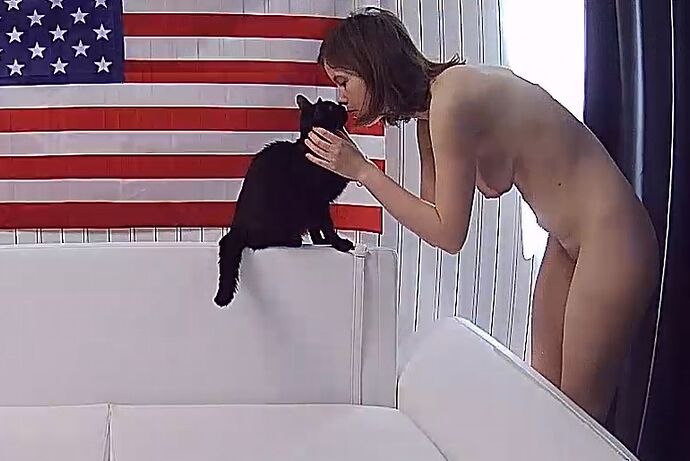 Rose_cat_couch_230506