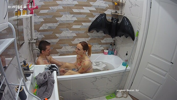 realm42-cam19-1761421078