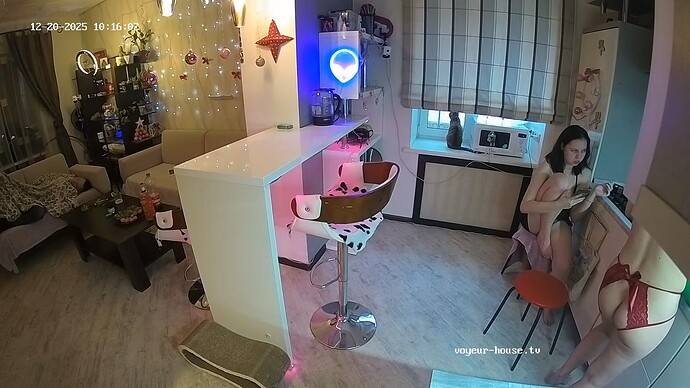 realm64-cam112-1766215003