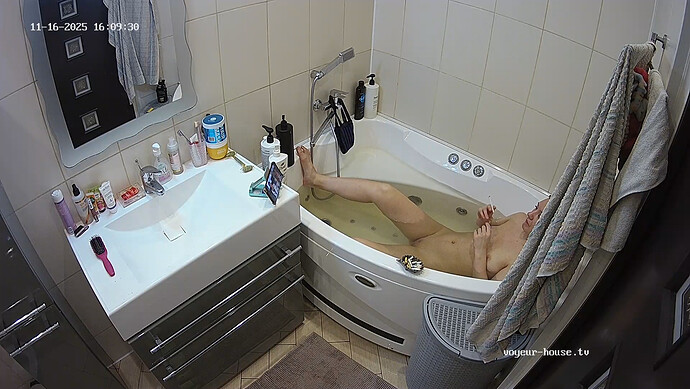 realm64-cam110-1763300229