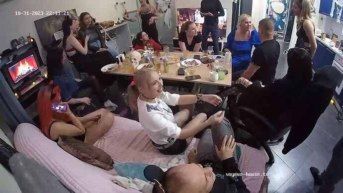 Halloween_231031_livingroom_@_M&H_Felix_Maren_Pia_Nerina_Zoja_Chyna_Shana_realm18-cam17-1698779889