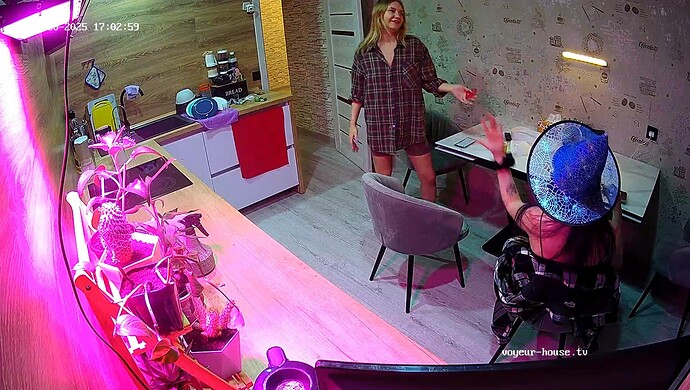 realm64-cam12-1743343417