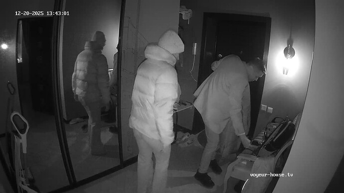 realm64-cam111-1766227418