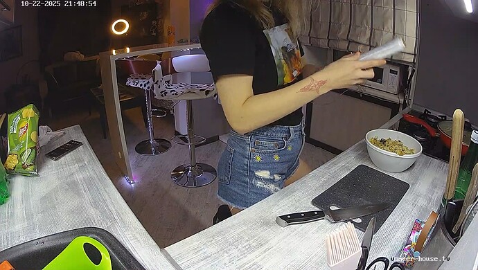 realm64-cam11-1761158971