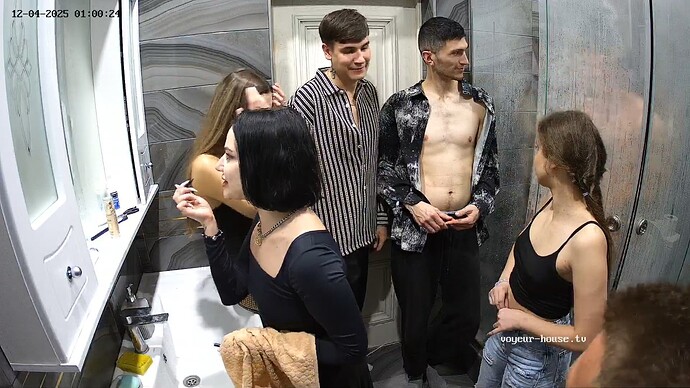 realm126-cam113-1764799922