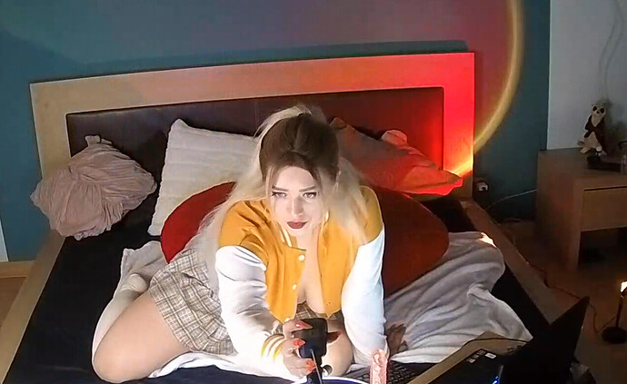 Screenshot 2023-06-03 at 19-50-41 Guest bedroom camera at Sophia Elon Claudia reallifecam apartment at Voyeur House TV (cam111)
