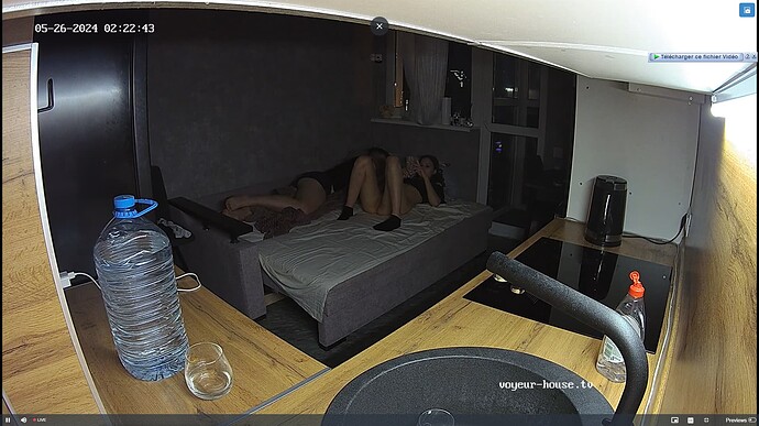 Ashampoo_Snap_dimanche 26 mai 2024_1h23m22s_026_Kitchen camera at Flora reallifecam apartment at Voyeur House TV (cam11) - Google Chrome