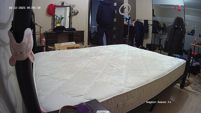 realm64-cam17-1761101312