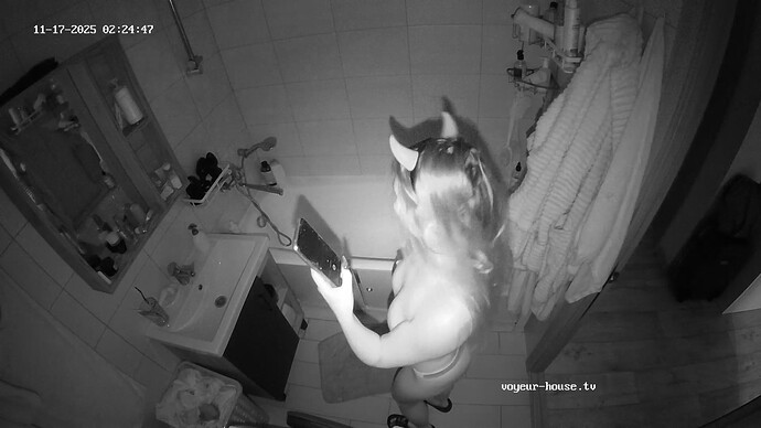 realm18-cam113-1763421003