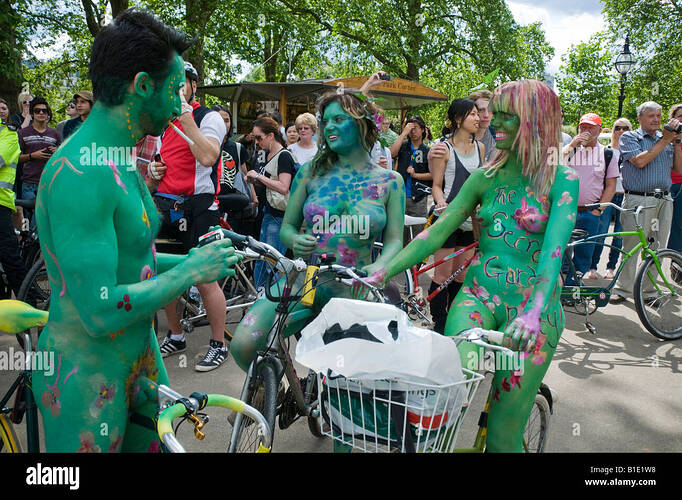 riders-2-women-1-man-in-green-body-paint-at-start-of-world-naked-bike-B1E1W8