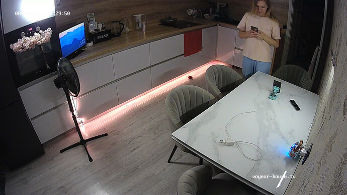 realm64-cam11-1755642631